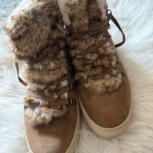 Cougar Women's Fur Lace-Up Boots